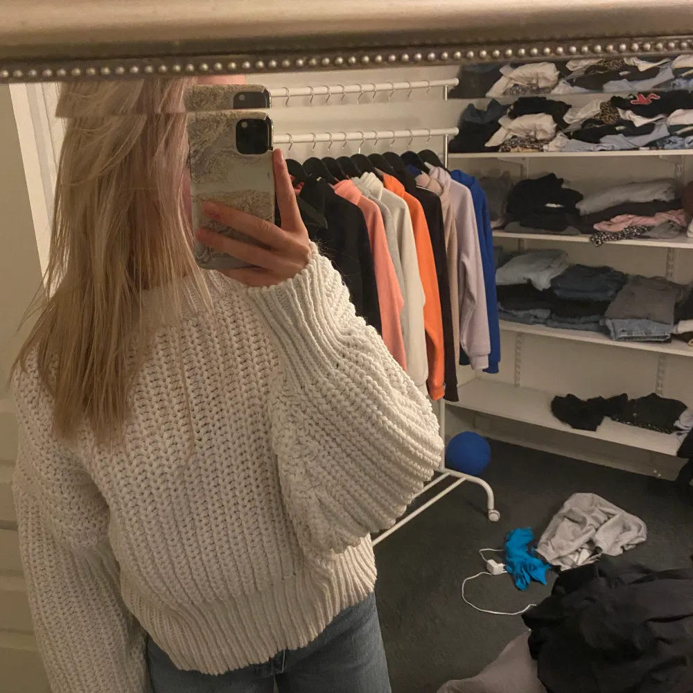 Gosig tröja från hm, storlek s, lite oversized💓. Stickat.