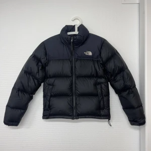 north face jacka - Litet hål i annars fin😇🧚🏼‍♀️🫶🫧