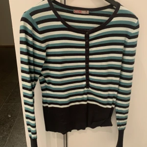 Kofta, randig stickaf - Randig stickad kofta 