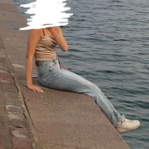 Jeans  - Jätte fina blåa jeans från Gina Trico. Kommer aldrig till användning. Finns inga hål och är enbart används 3-4 gnr.