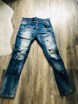 Dsquared 2 jeans - Säljer ett par dsquared 2jeans då de inte används längre bra skick. 700kr eller kom me bud!