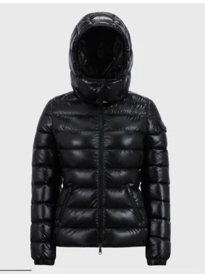Moncler jacka bady - Moncler jacka bady, inga defekter alls. Nypris 17.000 kr. För bilder skriv dm!🩷 storlek 1