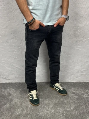 Replay jeans  - Ett par riktigt snygga jeans från Replay i storlek W31 L30 i modellen Anbbas