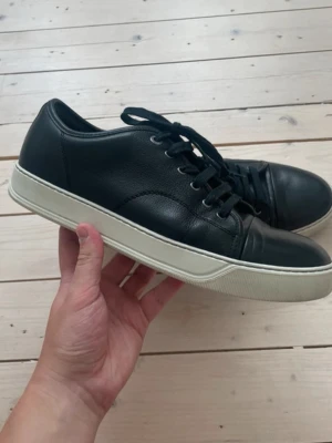 Lanvin Cap Toe - Stilrena Lanvin skor, US9 passar EU43/44. Mycket bra skick! Givetvis äkta!