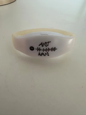 Antwan armband - helt ny, alla färger fungerar, pris diskuteras 500 är inte obligatorisk utan max pris