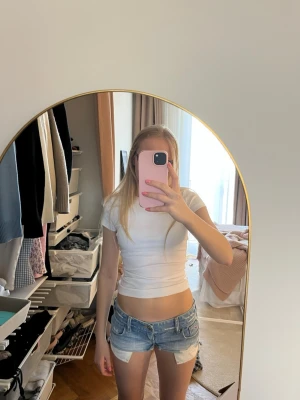 Hollister shorts - Jeansshorts från Hollister. Storlek W24, knappt använda. Vintage