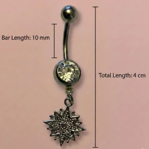 ✨ NY! Högkvalitativ navelpiercing med hänge (Kirurgiskt stål 316L)  - ✨ NYTT oanvänt smycke i kirurgiskt stål! 🌸 Hållbart & Rostfritt: Slitstarkt 316L-stål som inte oxiderar eller rostar av fukt. 🌸 Säkert: Industristandard, skonsamt för läkta piercingar.  🛍️ 30 % BUNDLE-RABATT! Köp fler artiklar från min shop och få 30 % på allt! ✨ 📦 Frakt: Endast spårbart via Plick SafePay för vår trygghet.