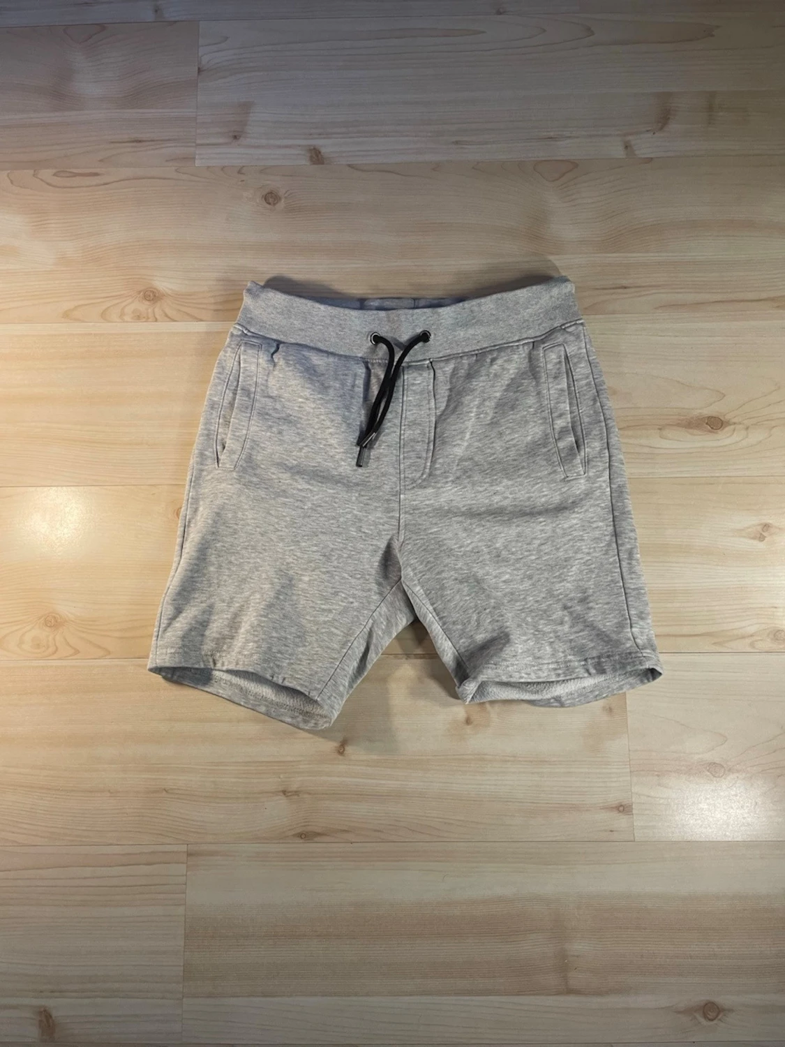 Grå sweatshorts från Pier One