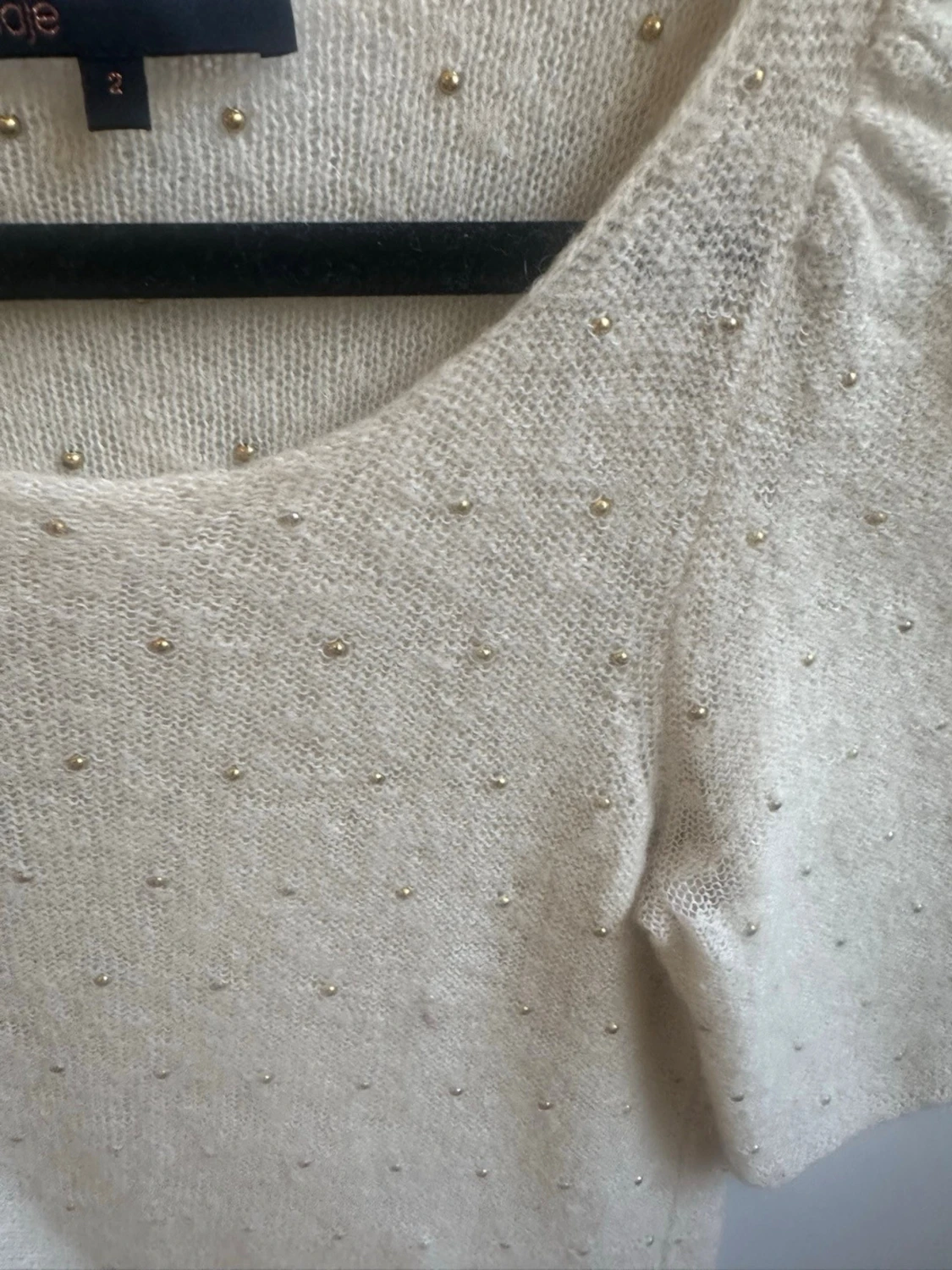 Beige topp med gulddetaljer från Maje - 2