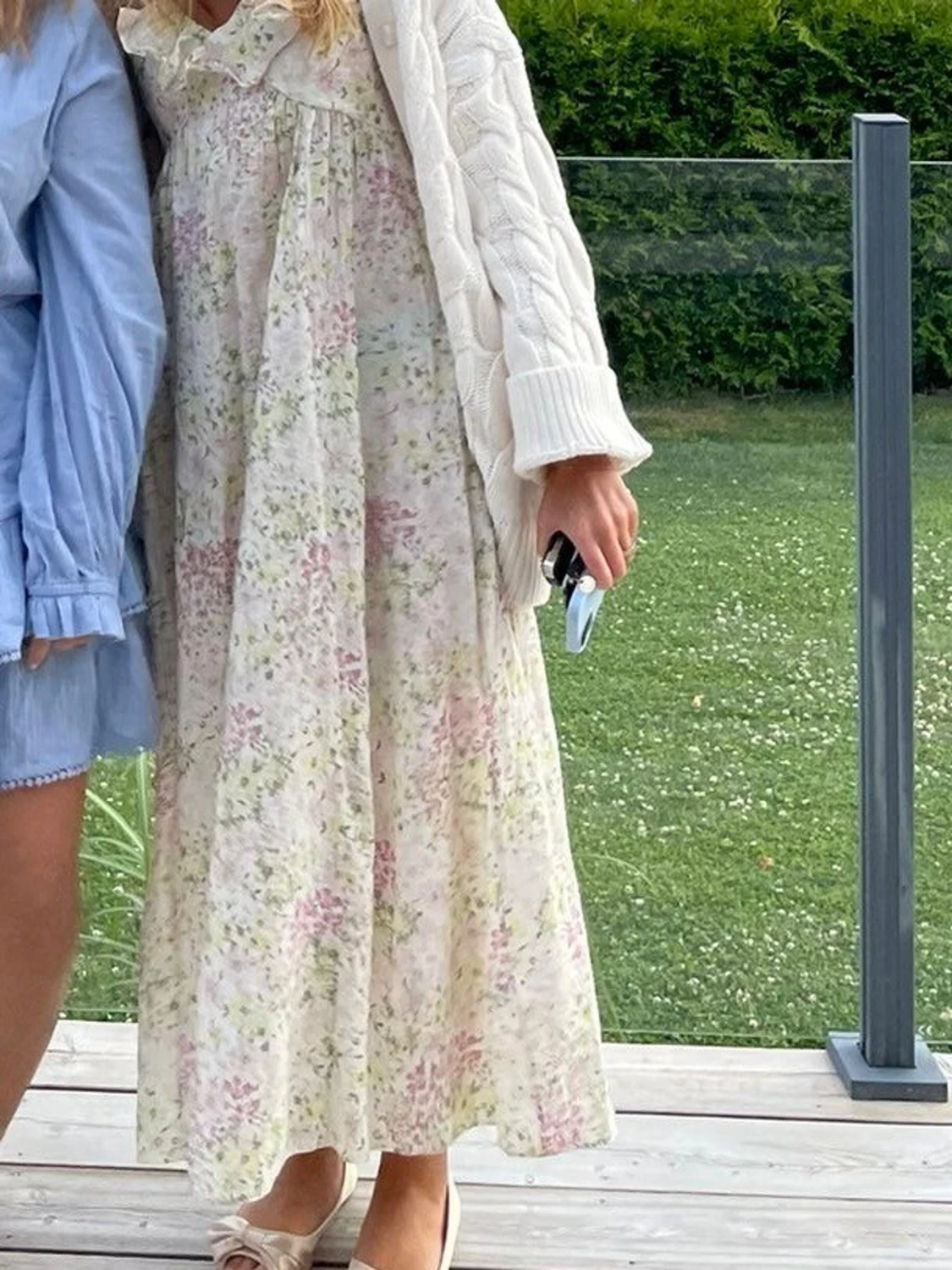 Blommig långklänning med volang - 2