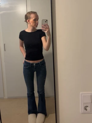 Lågmidjade jeans Nelly  - Lågmidjade jeans från Nelly i 34 nypris 699 säljer för 300