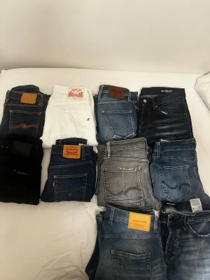Jeans - 1700 för alla‼️‼️‼️Säljer jeans. Kom DM för priser. Har Nudie, Replay, Levis, Jack and Jones och lite annat. Flesta sitter slim fit men några sitter straight. Storlek på nästan alla är 28/32. 