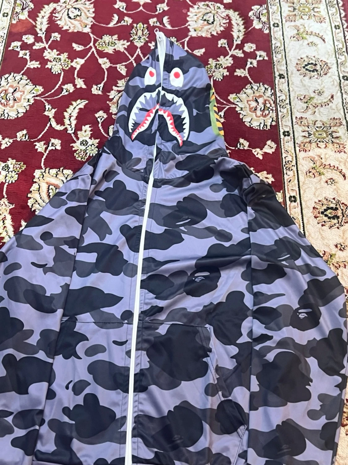 BAPE Shark Hoodie i grå camo - 1