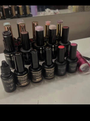 Miss Fancy nagelkit  - massa produkter från missfancy. NYPRIS=2711kr❣️du får med två boxar med vanliga tippar också🩷