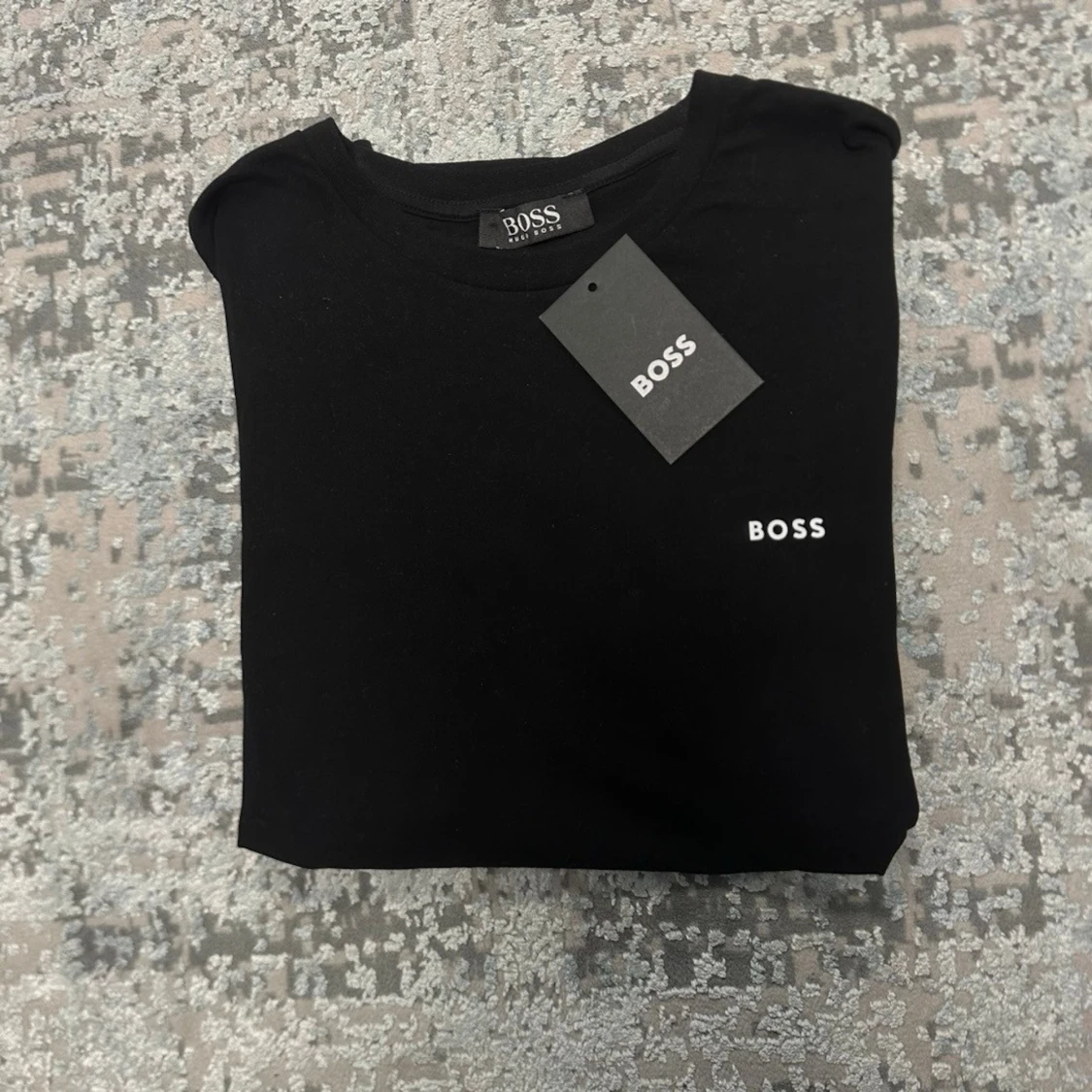 Svart t-shirt - 1