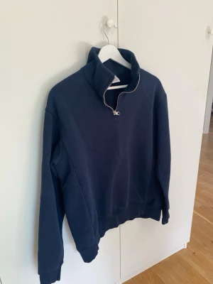 Blå tröja  - College tröja med blixtlås