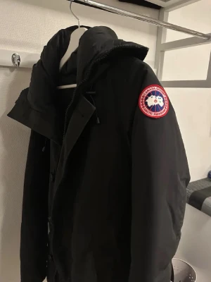 Canada goose jacka  - Canada goose lång jacka 
