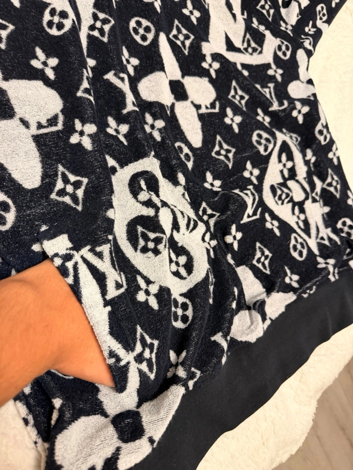  Monogram Hoodie – Ett riktigt statement-plagg 🔥 - 4