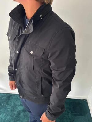 J.Lindeberg jacka - Stilren jacka från j,Lindeberg i storlek L🙌 jackan är i väldigt fint skick⚜️
