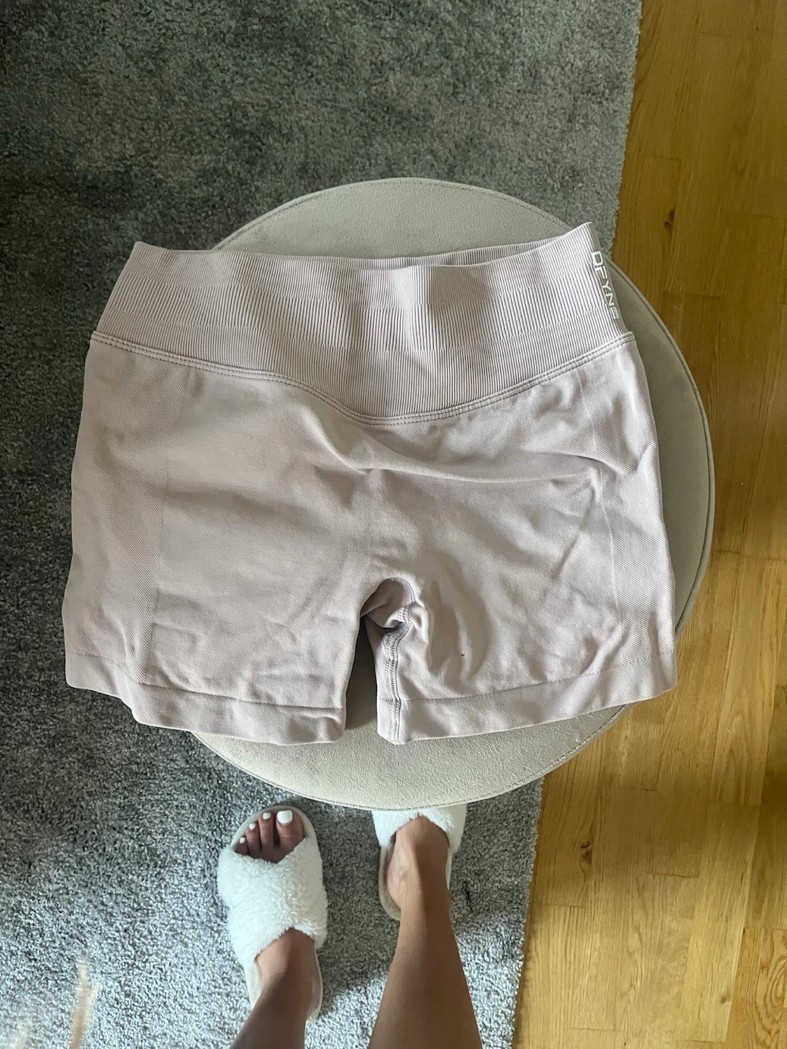 Ljusbeige seamless shorts från DFYNE - 1
