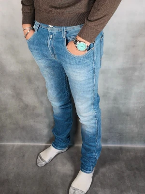 Replay Anbass - - Replay anbassu — Storlek 30/32 — 9/10 - Bra skick utan skavanker — Inkluderat - Jeans — Retail 2000kr — Modellen är 180cm, 65kg