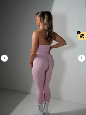 G tech Performance Seamless Scrunch Tights - Performance Seamless Scrunch Tights i färgen rosa. Storlek S. Endast testade en gång så de är i bra skick. Säljer då de var något för små för mig😊