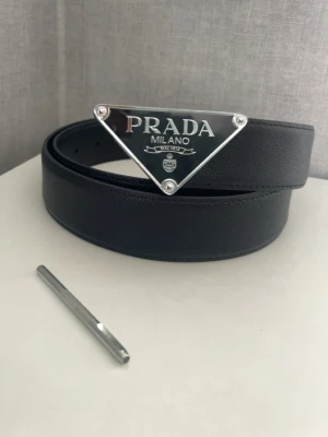 P bälte  - P bälte med bältetång för nya passande hål inkluderad