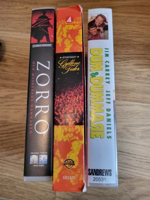 Adult videos vhs - Buy 4 movies get 1 free Zorro 15sek dumb and dummer 15sek gyllene tider 20sek all 3 for 47sek Please note that VHS tapes naturally degrade overtime even with proper care, therefore I cannot guarantee the condition of the tape's quality. Bundle discounts: two items 5% off (automatic) three items 10% off, five items 20% off. Message me before purchasing 3+ items for discount.