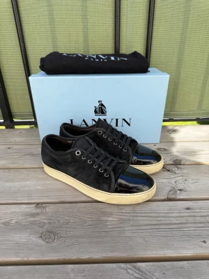 Lanvin - Lanvin dbb 1 | storlek 40 eu | uk 6 | mycket bra skick | defekt på tån se bild | skriv om fler bilder eller prisförslag | obs bara skor som og skickas |