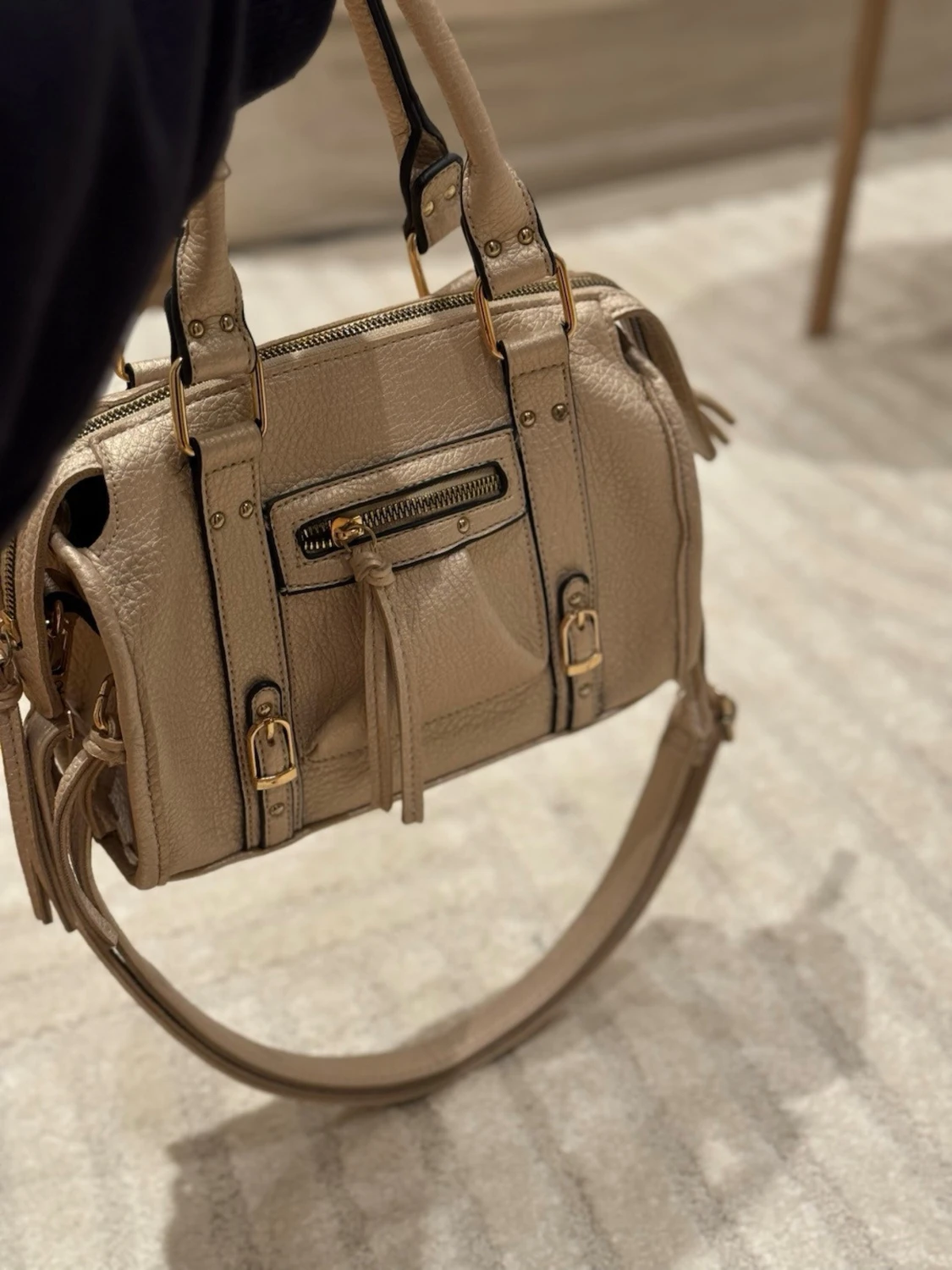 Skimrig beige handväska - 5