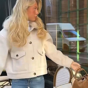 Beige jacka från hm - Populär fin jacka! Som ny!