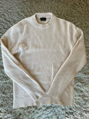 Massimo dutti Kashmir/Ull tröja - Fint skick. Storlek M, passar S.                Skriv vid intresse!