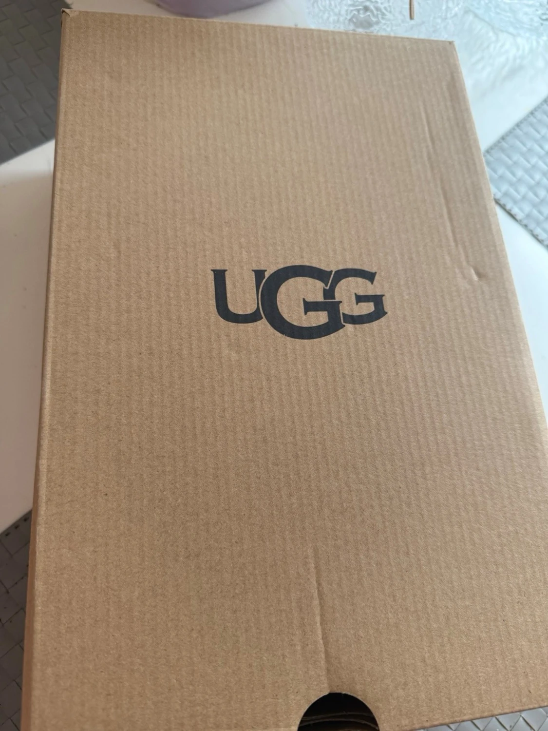 Svarta UGG tofflor med mönstrad kant - 1