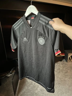 Tyskland fotbollströja - Tyskland Landslagströja bortakit😍100% äkta🙏Storlek XS.  Hör av dig vid frågor