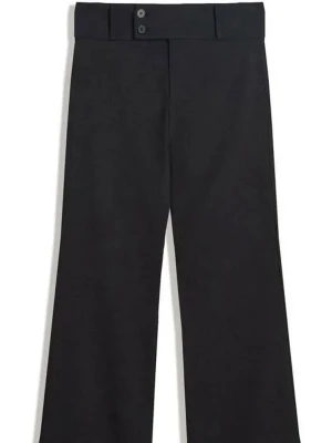 Berskha kostymbyxa - Trendiga och snygga svarta byxor med bootcut-modell och mid waist . Byxorna har två knappar i midjan och flare ben. Skriv privat för fler bilder / mått 💕