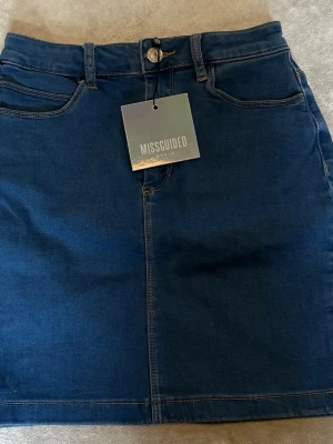 Missguides kjol  - Kort kjol från Missguided storlek XS, oanvänd! 
