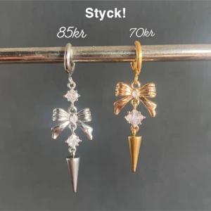 Örhängen med rosett och strass - Styck pris 