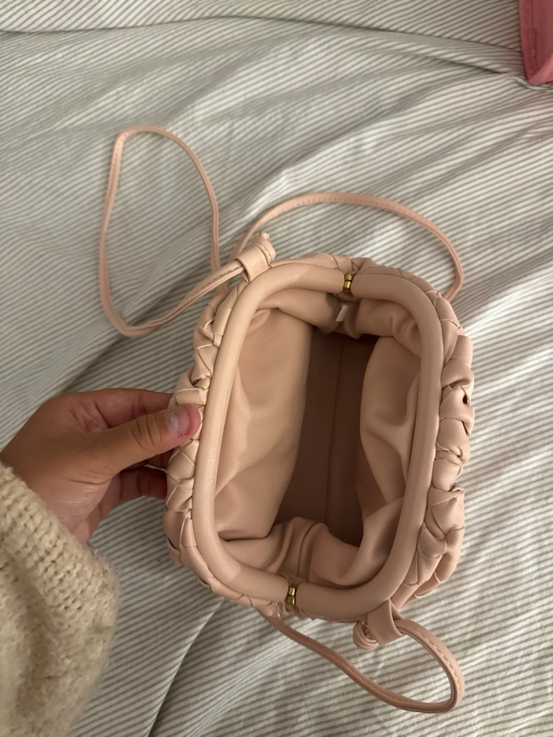 Ljusrosa flätad clutch  - 1