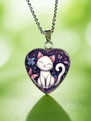 Halsband tecknad söt katt - Halsband tecknad söt katt. Kedja 45 cm + 5 cm. Berlock 2 × 2 cm. Ink kedja.