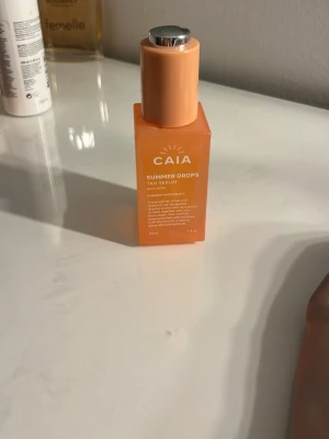 Caia summer drops  - Säljer min tan serum ifrån Caia då jag inte får användning av det. Använt 1-2 ggr max och som man ser på bild tre så är det nästan hela kvar. Köptes för 295 kr men säljer för 149 kr.