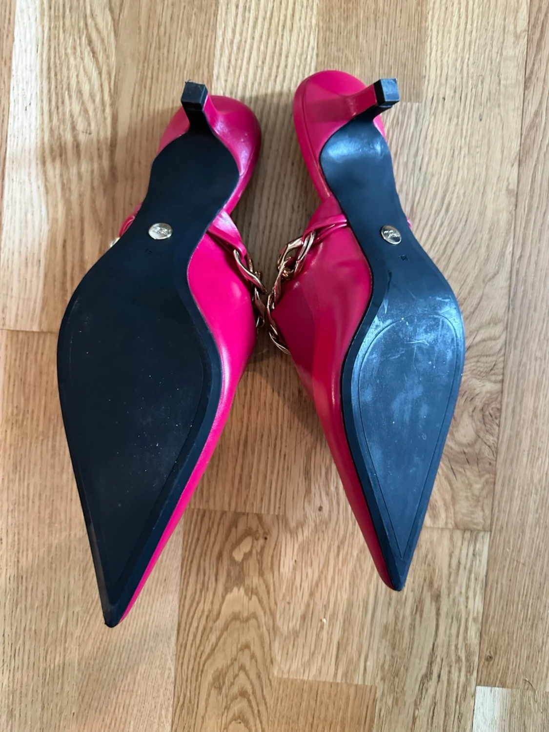 Rosa pumps med kedjedetalj från Zara - 4