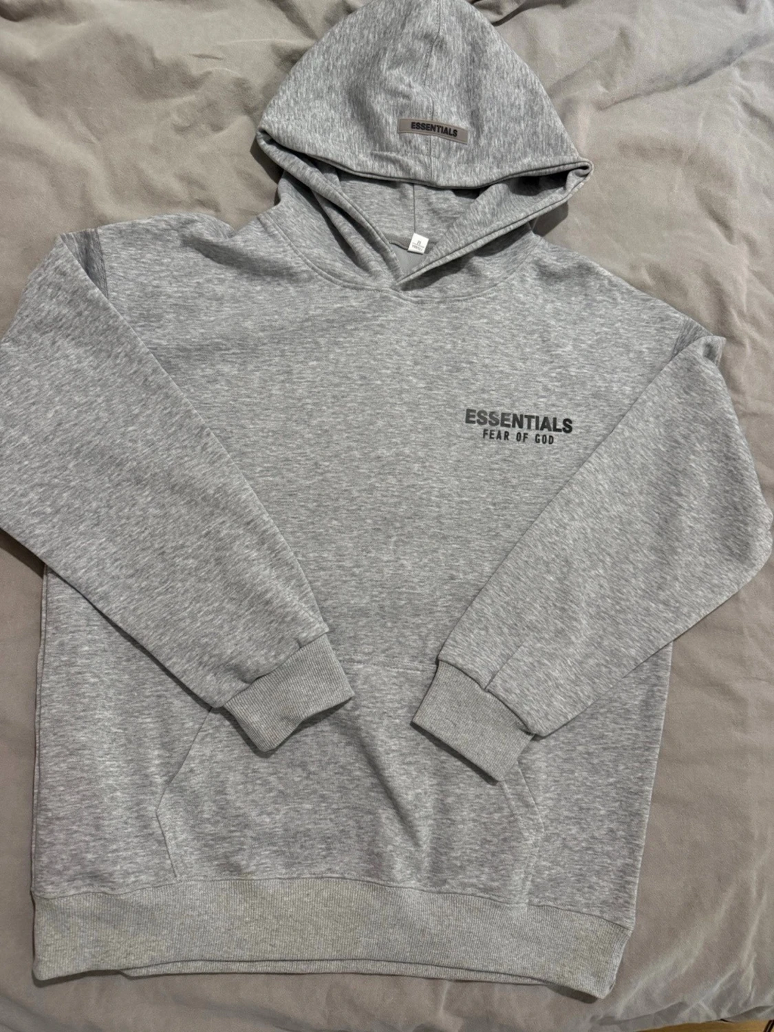 Grå Essentials Fear of God hoodie