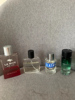 Fyra herrparfymer mixade märken - Här har vi 4 parfymer från olika märken. Om du vill köpa en enskild eller bara 2 stycken så skriv. Alla enskilda priser skriver jag här Royaö platinum Hugo boss: 100kr La rive: 50kr Zlatan sport: 100kr, inte använd nån gång typ. Odyssey: 50kr