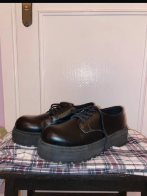 Platå loafers nyskick - Använda 1gång - nyskick  St 40 Passar 39-40  (Jag brukar ha ca 25cm)