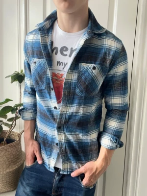 Ralph lauren skjorta  - Ralph lauren skjorta - personlig favorit. Inga defekter! Modellen i bilderna är 180 cm 75 kg och bär Storlek S , Kom med frågor! 🌟 (Kan gå ned i pris vid köp av paket 😉) 
