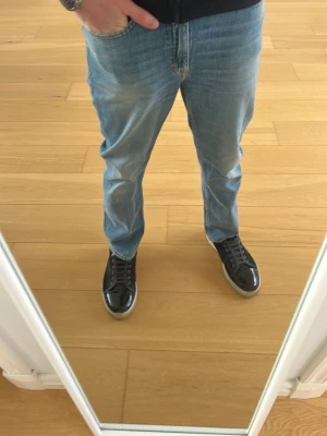 Tiger of Sweden Jeans  - Tjena, säljer ett par Tiger of Sweden jeans i modellen MEG, Jensen är i bra skick och i storlek W30/L32 och i färgen ljusblå hör gärna av dig om du har några frågor☺️2