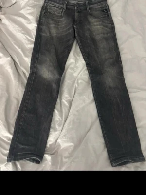 Replay Anbass jeans - Bara höra av dig för mer info ett par schyssta replay anbass jeans i storlek W31 och L 30