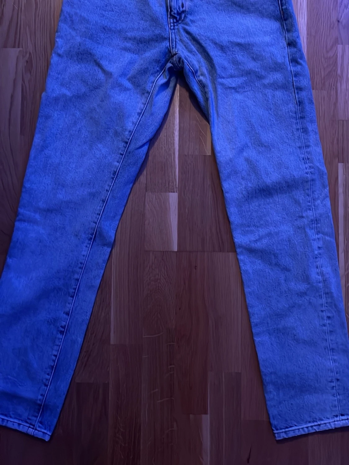 Ljusblå raka jeans från woodbird 
