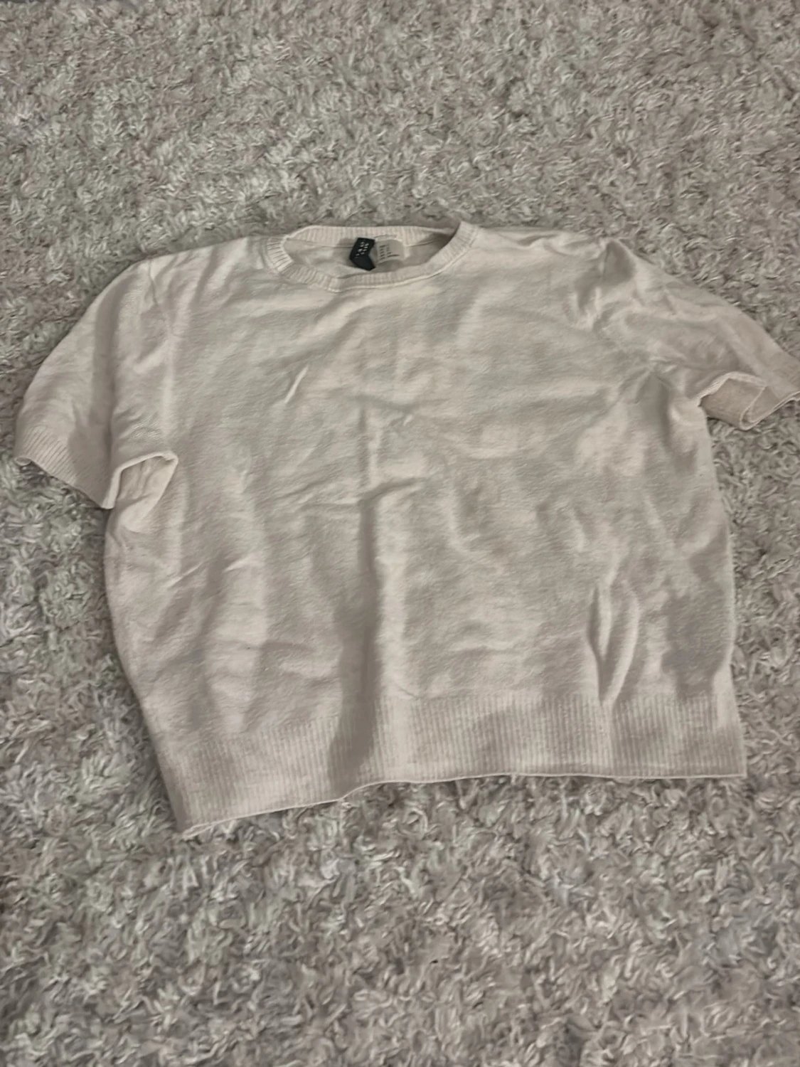 Beige stickad t-shirt från H&M