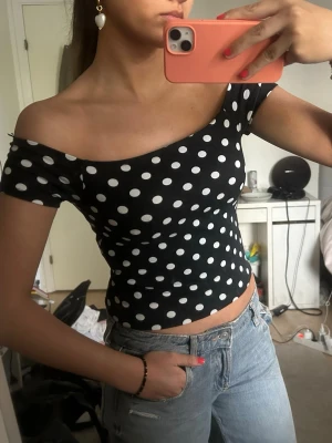 Topp - Söt prickig topp💕